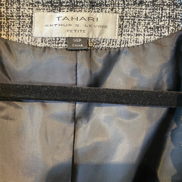 Tahari size 14p gray tweed blazer… - Picture 3 of 5